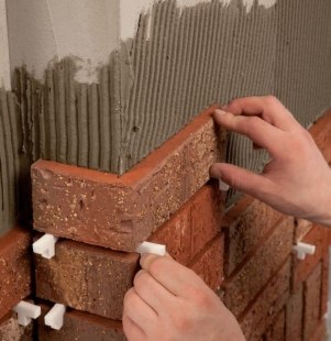Процесс отделки камина